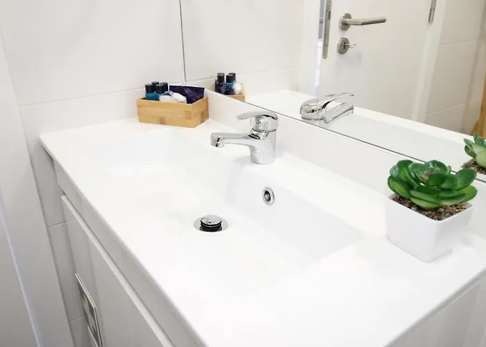 Apartman Moderno Nas Olaias A 5 Minutos Da Faculdade Isel E Ist *
